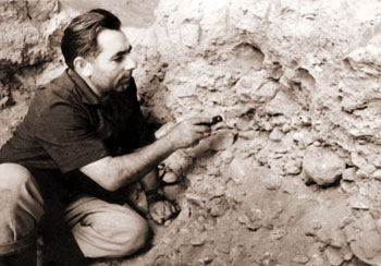 Prof. M.Husseinov carrying out archaeological excavation