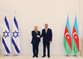 Azerbaijani President Aliyev receives Israeli President Shimon Peres in Baku