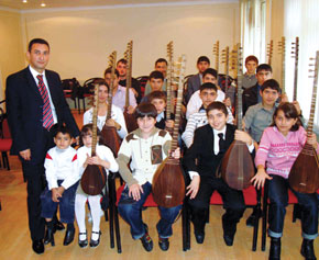 Young Strummers - The Saz Class