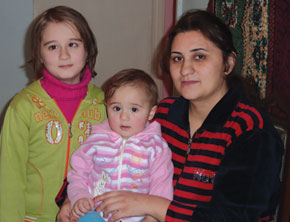 Yasemen khanim with daughters Leman and Leyla