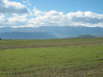 Zangezur mountainous, mountain range that defines the border between Armenia´s southern province of Syunik and Azerbaijan´s Nakhchivan Autonomous Republic