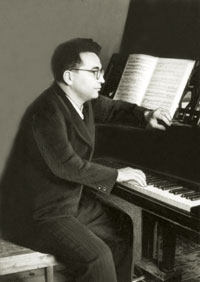 Qara Qarayev at the piano