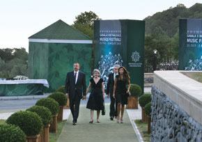 Arriving to open the Qabala International Music Festival: President Ilham Aliyev, Director General of UNESCO Irina Bokova, her spouse Kalin Mitrev and First Lady Mehriban Aliyeva