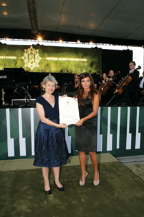 Irina Bokova presents Mehriban Aliyeva with UNESCO’s Mozart Gold Medal