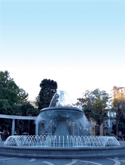 Fountain. Fountain Square. Baku. Photo: Visions