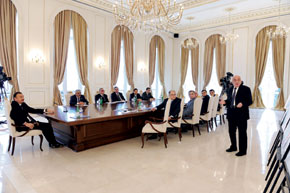 First Vice President of SOCAR, Khoshbakht Yusifzadeh, speaking at the meeting on 24 November 2010