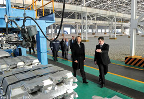 The president inspects the aluminium factory in Ganja