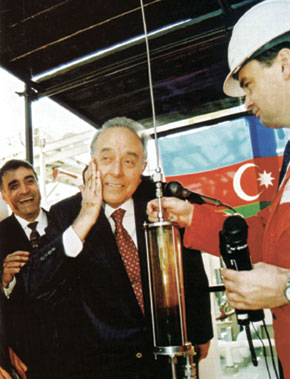 Ceremony celebrating first oil production following the “Contract of the Century”, 12 November 1997