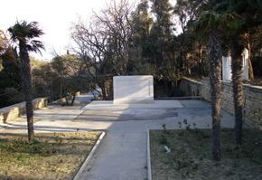 A memorial erected in memory of the British soldiers who died in Baku