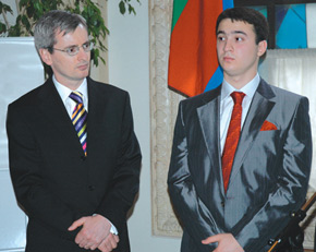 Laurie Bristow and Tale Heydarov, chairman of the London Azerbaijan Society, at the launch of Visions magazine in April 2006 