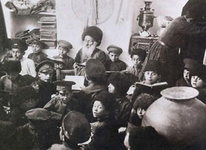 A class held at a Jewish school in Quba (early 1920s)