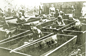 Treatment baths in the men´s branch of Naftalan Resort