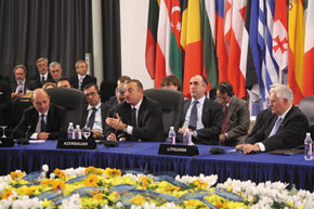 Azerbaijani President Ilham Aliyev holds discussions at the Energy Security Conference in Vilnius in 2007