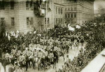Azerbaijani Army in Baku´s Nikolayevski Street, 1919
