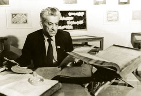 Bakhtiyar Vahabzada reads ancient manuscripts at Azerbaijan Manuscripts Institute