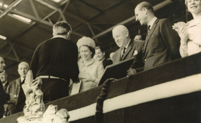 The Queen presents Bahramov with the Golden Nike award, 1966