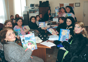 AzETA members gets book donation from English teachers in California, US