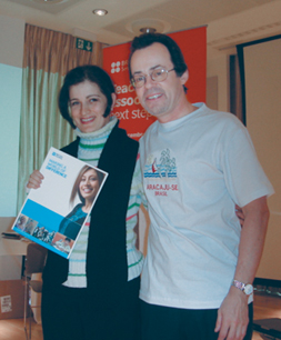 AzETA President Ragsana Mammadova with Prof. George Pickering at the Teachers´ Association Seminar in Cambridge, December 2006