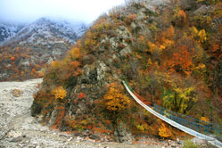 Up in the mountains autumn was more advanced. This is the footbridge
across the Qirdiman river, on the way to Lahij, Ismayilli District