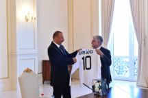 Qarabag FC's club president Tahir Gozel gifts a personalised shirt to the Azerbaijani president Ilham Aliyev on 24 August, the day after the club made history. Photo: Azertaj